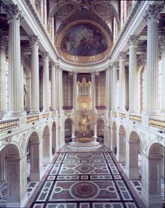 Vue intérieure de la chapelle, commencée en 1699 et achevée par Robert de Cotte en 1710 - Jules Hardouin Mansart