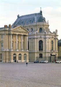 La Chapelle Royale achevée par Robert de Cotte (1656-1735) commencée en 1699 selon des plans préparés en 1689, dédiée en 1710 - Jules Hardouin Mansart