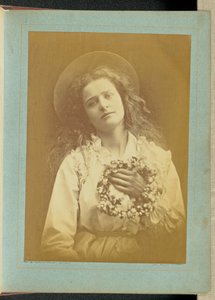 [Car je serai la reine du mois de mai, mère, je serai la reine du mois de mai".]