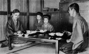 Déjeuner en famille à la japonaise, vers 1900 - Julian Leonard Street