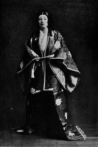 Mme Charles Burnett en costume de cour japonais du 15ème siècle