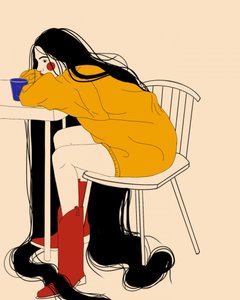 Femme pensive aux cheveux longs