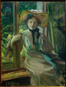 Fille avec chapeau devant une fenêtre ouverte - Julie Wolfthorn