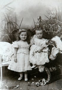 Grandes-duchesses Olga Nikolaïevna et Tatiana Nikolaïevna de Russie, fin du 19ème siècle