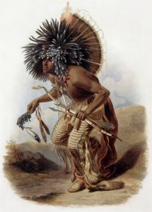 Portrait de Pehriska-Ruhpa, guerrier Minatarre en costume de la danse du chien portant une grande coiffe de vêtements colorés et de plumes, une pipe faite avec un os d