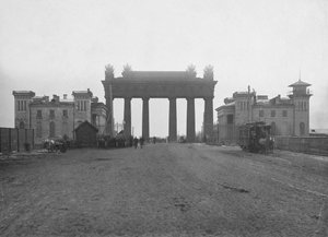 La porte triomphale de Moscou à Saint-Pétersbourg, années 1890 - Karl Karlovich Bulla