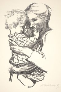 Mère avec enfant dans ses bras