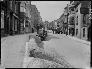 Broad Street, Lyme Regis, Dorset, 22/05/1925 (photo n/b) - Katherine Jean Macfee