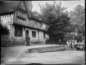 Leicester Square, Penshurst, Sevenoaks, Kent, 22/05/1911 (photo n/b) - Katherine Jean Macfee