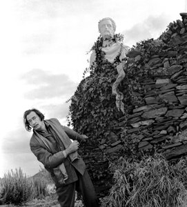 Salvador Dali à Port Lligat, novembre 1957