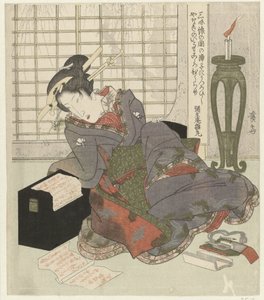Une geisha appuyée sur la boîte de son shamisen