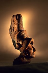 Artefact, Cancuen, Guatemala, Arthur Demarest, Tomas Barrientos, Maya, palais, Classi..., 2004 (photo) - Kenneth Garrett