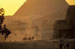 Ancien Empire égyptien; Scènes des pyramides de Gizeh; Gizeh; Égypte - Kenneth Garrett