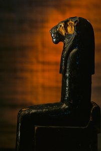 Statue de la déesse léonine, Amenhotep II; déesse léonine; KV 35; bois - Kenneth Garrett