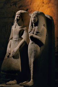 Double statue en calcaire d