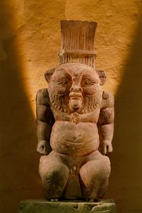 Statue en calcaire du dieu Bès, période tardive, 2002 (photo) - Kenneth Garrett
