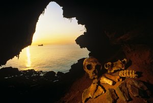 Crâne de femme néandertalienne, outils taillés et os d