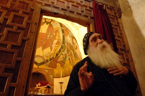 Monastère de Saint-Antoine, Père Ruwais, moine copte, Égypte, Évangile de Judas; Codex..., 2006 (photo)