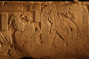 Banc du trône du Temple 21, sculpture du roi Akhal Mo Nab, Palenque, Mexique, 2005 (photo)