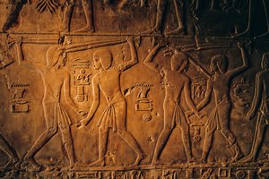 Tombe de Kheruf, Intendant de Tiye, combat au bâton avec des tiges de papyrus; 18e dynastie. Va... - Kenneth Garrett
