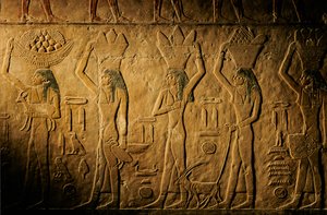 Femmes portant du pain, un oiseau, une chèvre et des produits, tombe de Tiye, Égypte; Ancien Empire; Saqqara - Kenneth Garrett