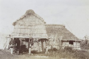 Entrepôt Ainu avec enfants Ainu, vers 1890 - Kenzô Tamoto
