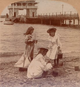 Jouer sur la plage c1900 - Keystone View Company