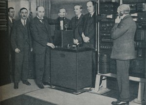 La nouvelle magie : envoyer des images par sans fil et le téléphone inévitable, vers 1935 - Keystone View Company