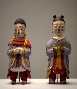 Figurines en costume de chaman. Statuettes en bois polychrome, art coréen - Korean School