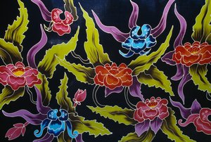 Tissu de sarong décoré de motifs floraux, île de Moorea, Îles de la Société, Polynésie française (détail) - Amadeo (after) Modigliani