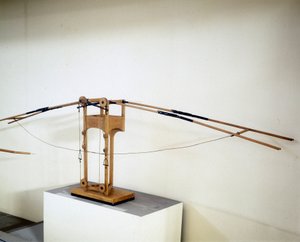 Machine pour voler avec des ailes, modèle selon le dessin de Léonard de Vinci. Musée des Sciences et Techniques, Milan. - Leonardo da (after) Vinci