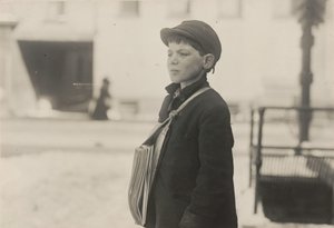 Tony Casale, "Bologna", 11 ans, vend des journaux depuis 4 ans, Hartford, Connecticut, mars 1909 - Lewis Hine