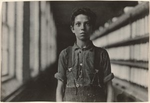 Jo Bodeon, "back-roper" dans la salle des mules. Chase Cotton Mill, Burlington, Vermont