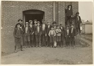 [Heure de midi, King Mfg. Co., Augusta, Géorgie] - Lewis W. Hine