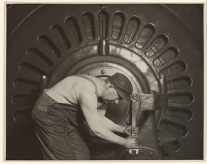 Mécanicien de la centrale électrique. - Lewis W. Hine