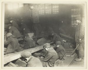 Vue des travailleurs dans le brise-roche Ewen de la Pennsylvania Coal Company - Lewis Wickes Hine
