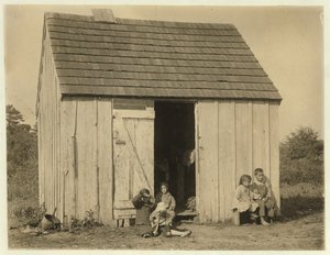 Cabane de la famille De Marco pour les cueilleurs de canneberges à Forsythe