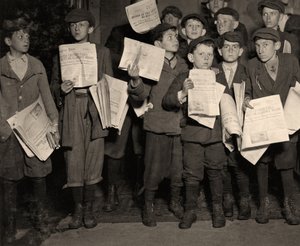 Les vendeurs de journaux après minuit