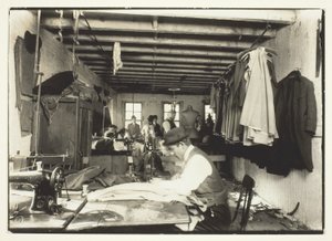 Old Time Garment Shop, New York - Lewis Wickes Hine