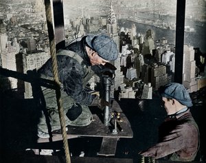 Rivetage des derniers boulons sur le mât du matin de l