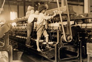 Garçons de filature dans une usine de coton en Géorgie, vers 1909 - Lewis Wickes Hine