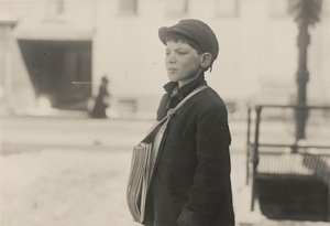Tony Casale, Bologne, 11 ans, vend des journaux depuis 4 ans, Hartford..., mars 1909 - Lewis Wickes Hine