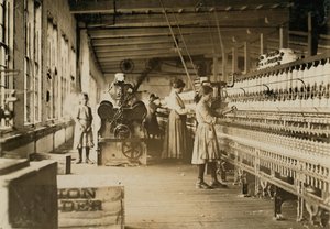 Deux jeunes fileuses dans les Catawba Cotton Mills, Newton, Caroline du Nord, 1908 - Lewis Wickes Hine