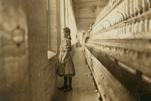 Jeune fille travaillant dans une usine, Lincolnton, Caroline du Nord, USA, c.1908