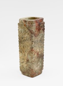 Tube à neuf niveaux (cong) avec masques, c.3300-2250 avant J.-C. (jade, néphrite) - Liangzhu culture