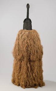 Masque de Casque (Gbetu) avec Costume en Raphia, Gola, 20ème siècle - Liberian Liberian