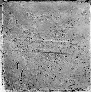 Alchimie et chimie ancienne, inscription cunéiforme sur une brique babylonienne ancienne