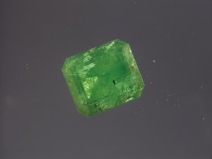 Émeraude taillée en brillant (photo) - Unbekannt Unbekannt