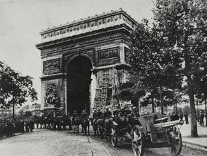 Troupes allemandes défilant sur la Place de l