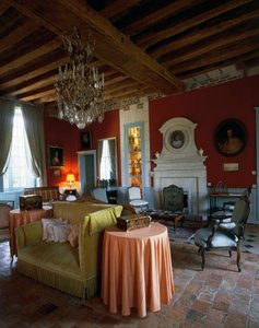Salon avec plafond à poutres et meubles de style Louis XV et Louis XVI, Château de Réaux, Chouzé-sur-Loire, Indre-et-Loire, France - Unbekannt Unbekannt